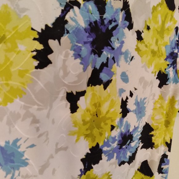 Floral Print JM Collection Top - Picture 5 of 7